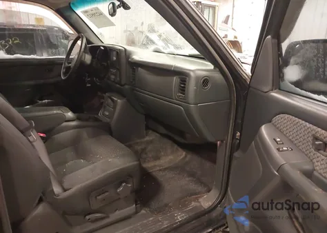 2002 Chevrolet Avalanche 1500 из США, поврежденный, VIN 3GNEC13TX2G273347